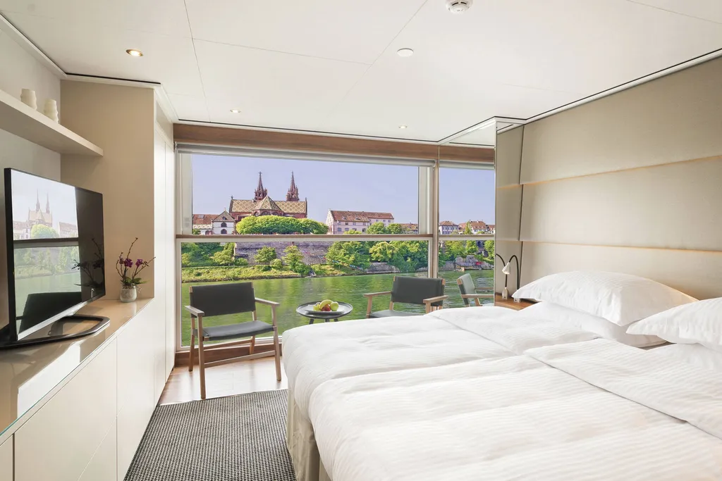 Emerald Suite bedroom with panoramic river view