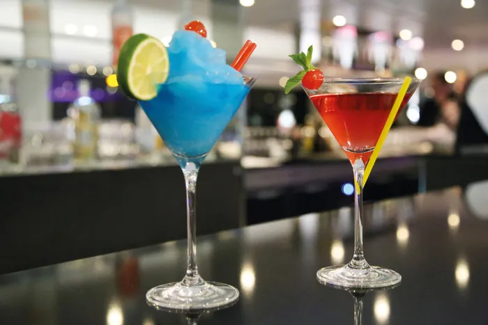 The Horizon Bar & Lounge with cocktails